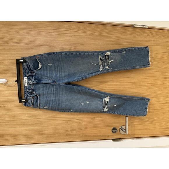 Abercrombie Curve Love High Rise Mom Jeans Distressed Size 2 / 26 NWOT - Picture 2 of 4